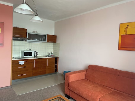 Comfort Apartment, 1 Bedroom, Kitchenette | Desk, blackout drapes, free cribs/infant beds, rollaway beds