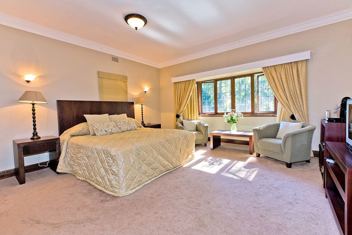 In-room safe, desk, free WiFi, bed sheets
