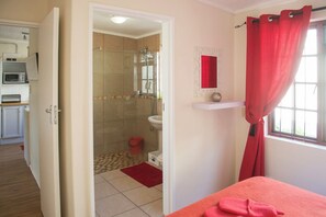 Comfort Double Room (Red Pepper) | Bathroom | Shower - Pepper Cottages (Cape Town)