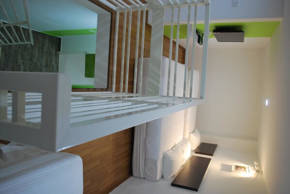 Duplex Family | Premium bedding, desk, iron/ironing board, free WiFi