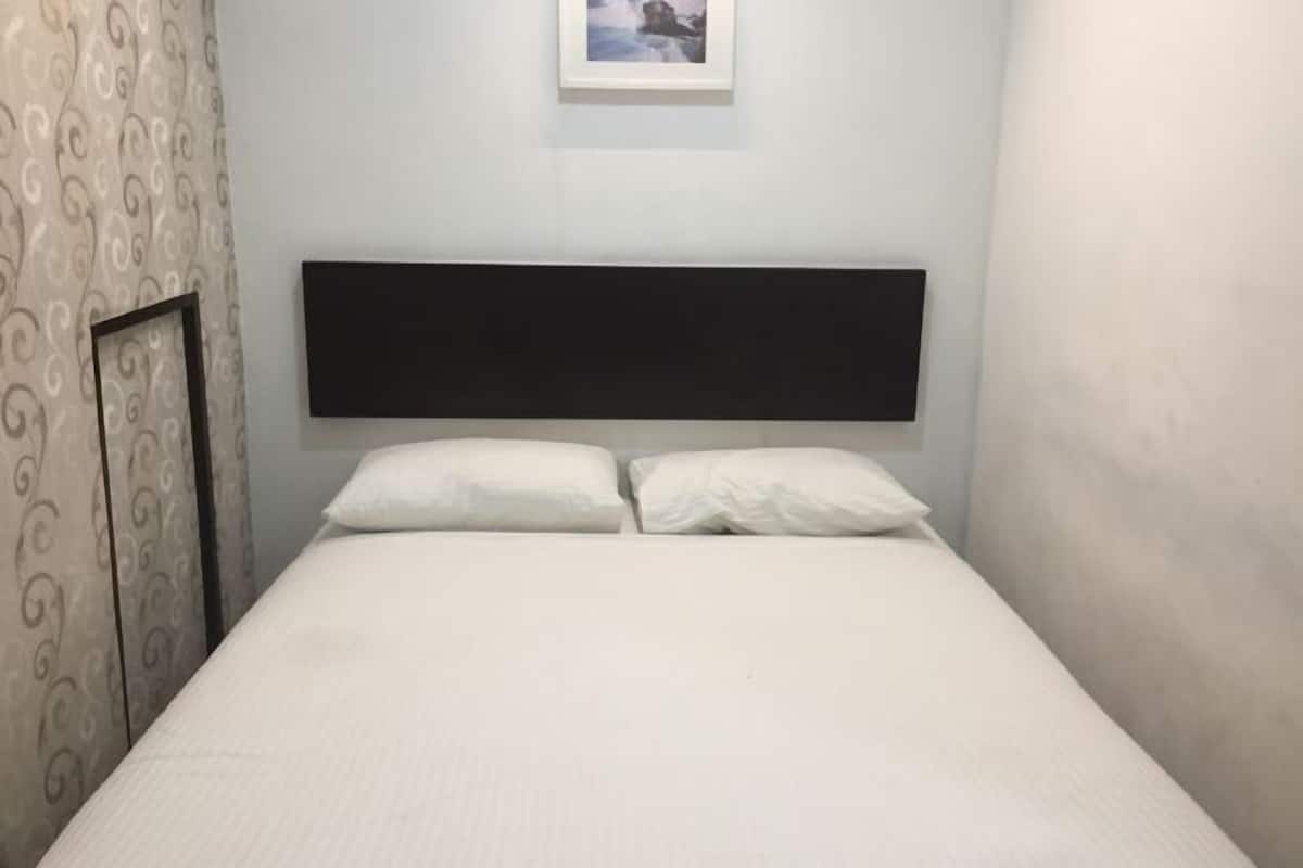 Premium bedding, desk, laptop workspace, iron/ironing board (on request)