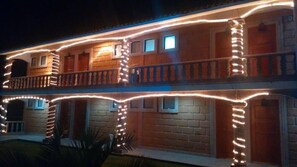 Façade de l’hébergement - soirée/nuit