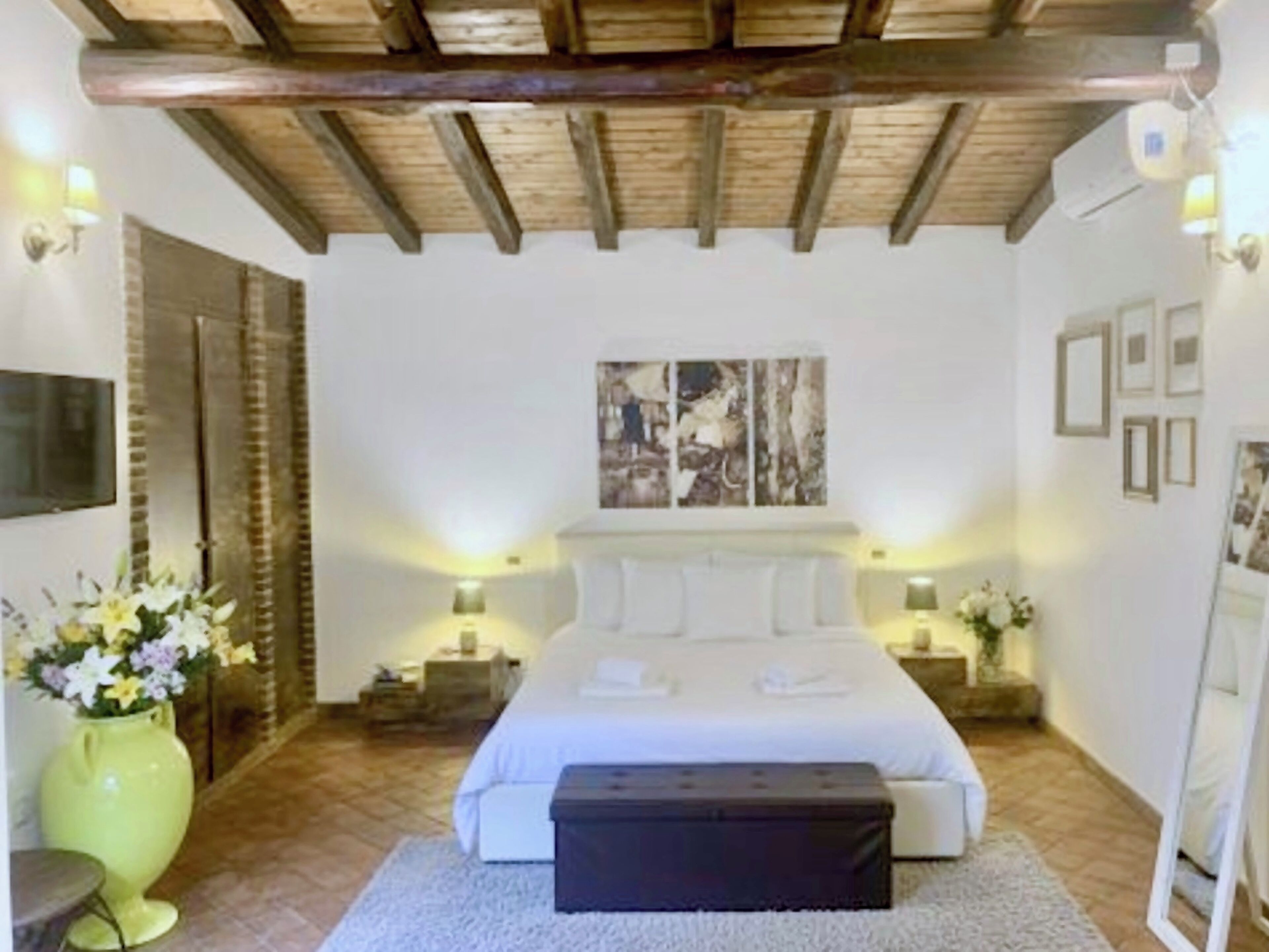 Superior Room (fireplace) | Peralatan tempat tidur premium, gebar bulu kapas, Wi-fi percuma 