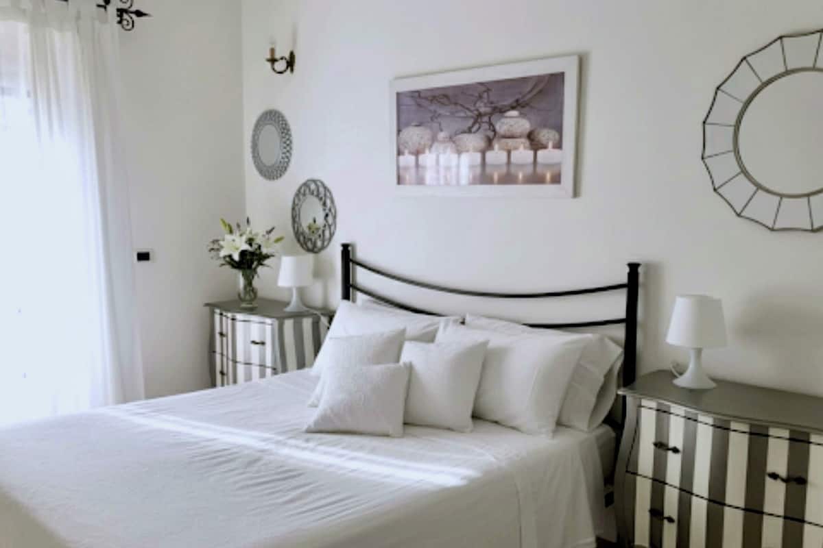 Doppia Standard, vista giardino | Biancheria da letto di alta qualità, copriletto in piuma, Wi-Fi gratuito