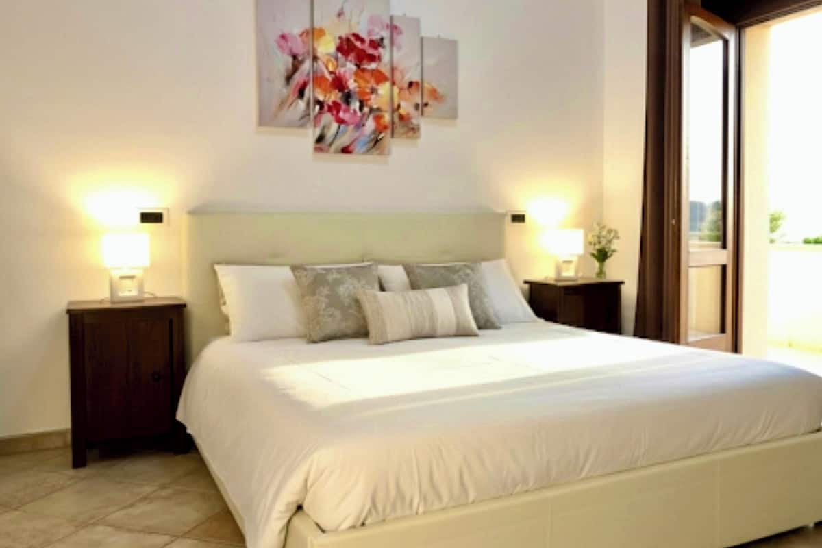 Quarto casal standard, terraço | Roupas de cama premium, Wi-Fi de cortesia, roupa de cama