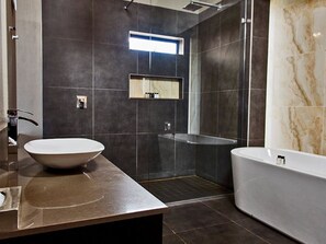 Bathroom - De Hoek Country Hotel (Magaliesberg)