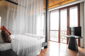 Junior Suite | Free minibar, in-room safe, desk, free WiFi - Tapae Gate Villa (Chiang Mai)