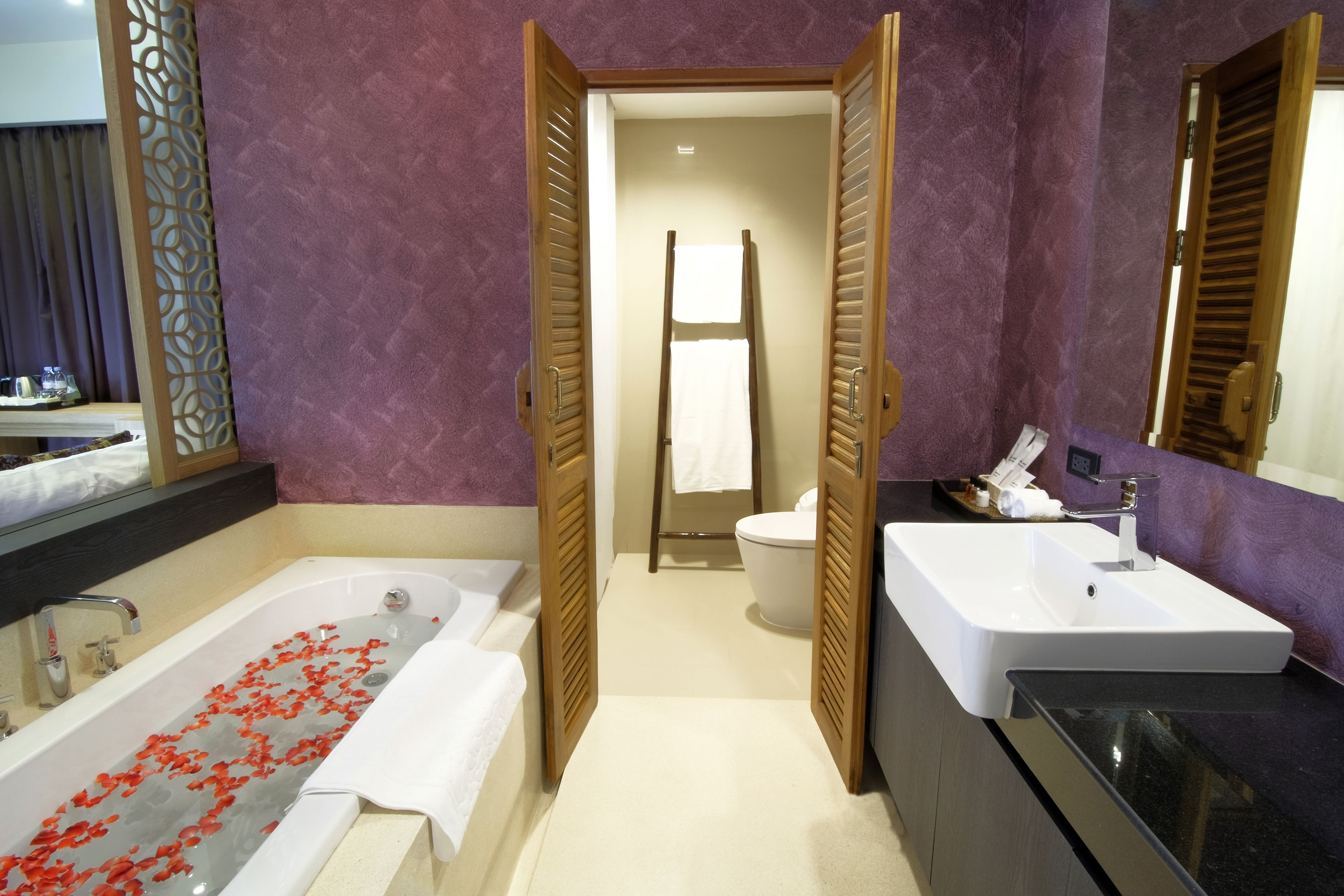 A modern bathroom with a bathtub, a sink, and a toilet.
