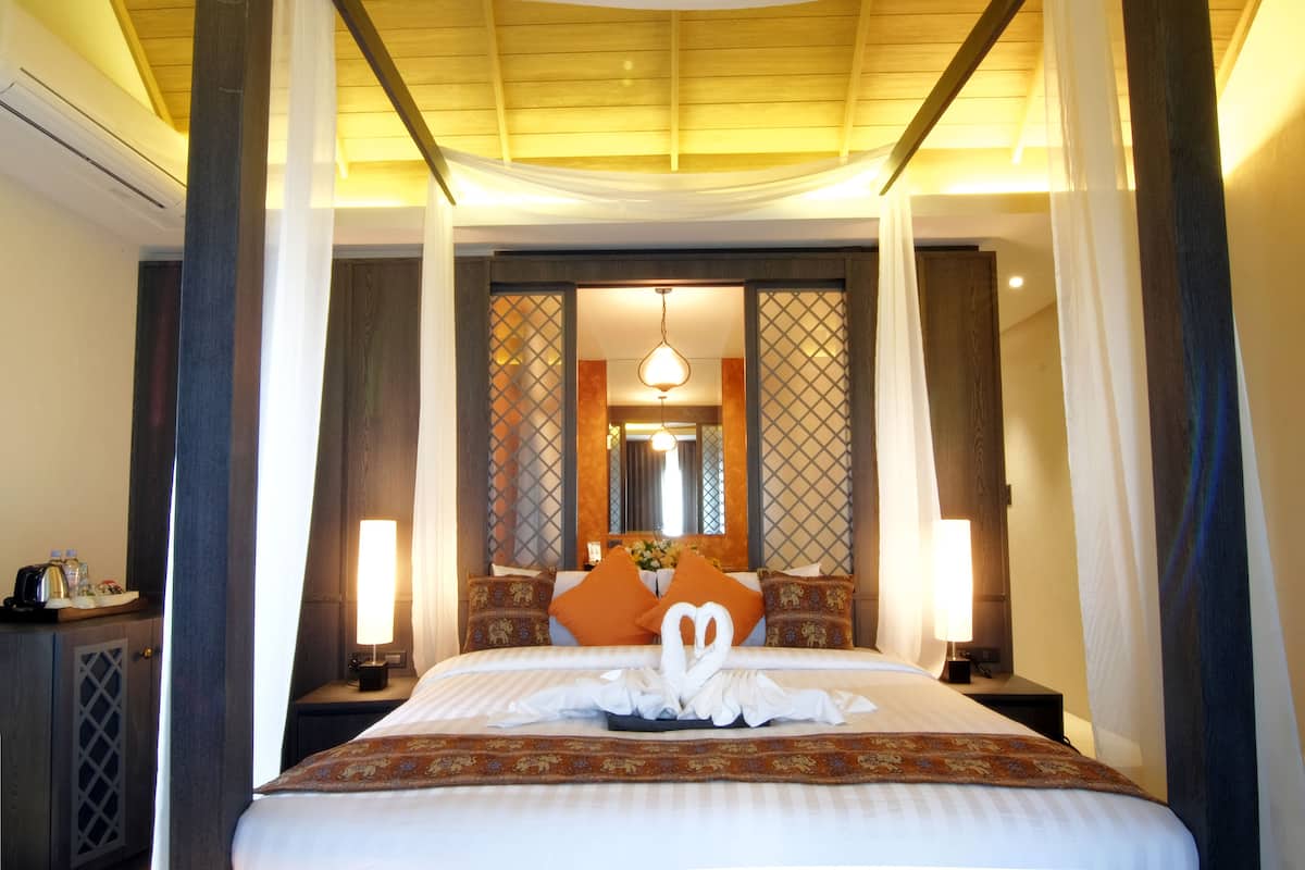 junior suite | 1 bedroom, free minibar, in-room safe, desk