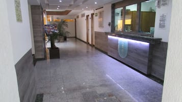 Quầy tiếp tân