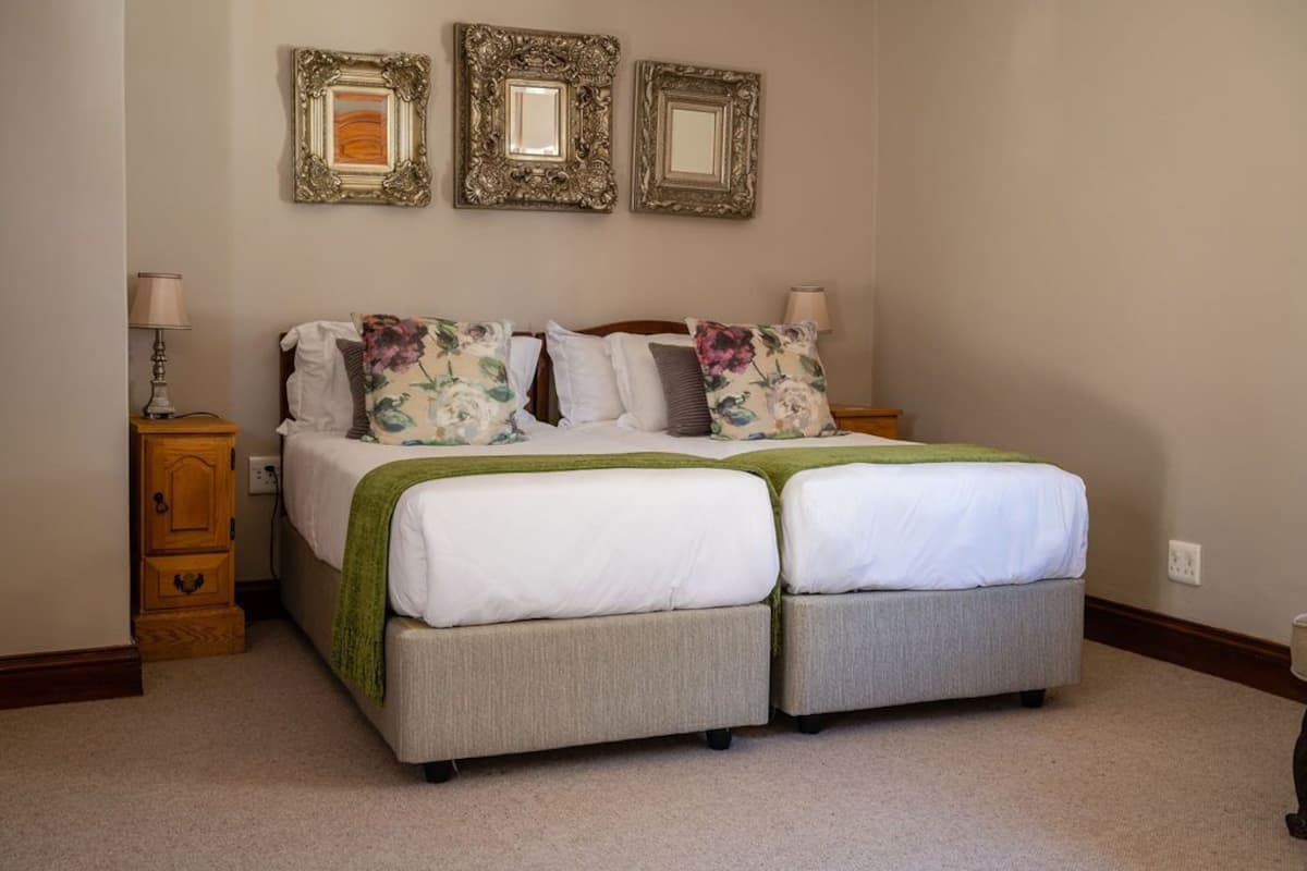 Standard-Doppel- oder -Zweibettzimmer (Manor) | 1 Schlafzimmer, hochwertige Bettwaren, Betten mit Memory-Foam-Matratzen