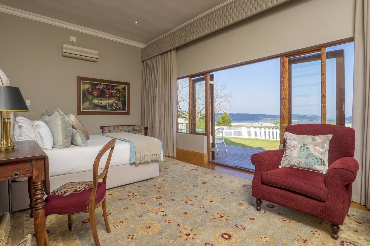 Superior Room, Lagoon View | Premium bedding, memory foam beds, in-room safe, desk