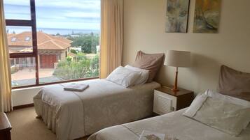 Hus Standard | 2 sovrum, värdeförvaringsskåp på rummet och strykjärn/strykbräda