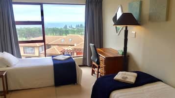 Upper Level | 2 bedrooms, in-room safe, iron/ironing board, free WiFi