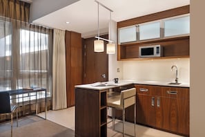 Studio with Kitchenette-Queen Bed | Private kitchen | Mini-fridge, coffee/tea maker, electric kettle