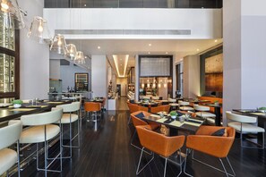 3 restaurants, breakfast, lunch, dinner served; international cuisine