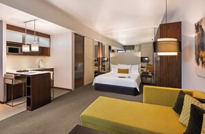 Studio with Kitchenette-Queen Bed