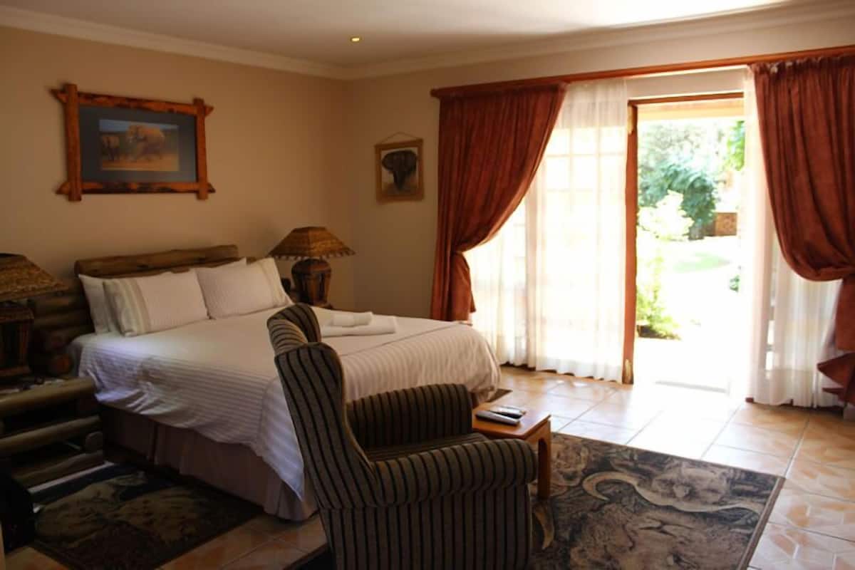 Olifant | 1 bedroom, in-room safe, desk, free WiFi