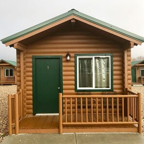 Cabin, 1 King Bed | Terrace/patio - Bryce Valley Lodging (Tropic)