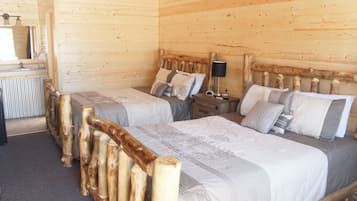 Cabin, 2 Queen Beds | Soundproofing, travel cot, free WiFi, bed sheets