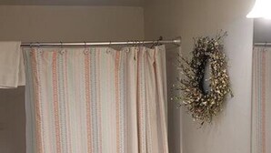 Deluxe House | Bathroom | Shower, free toiletries, hair dryer, towels - Bryce Valley Lodging (Tropic)