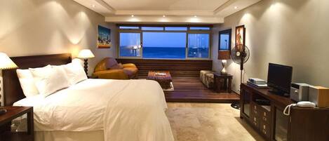 خزنة داخل الغرفة ومكواة/لوح كي وواي فاي مجانًا