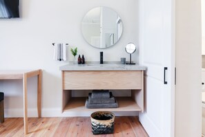 Large Single Room 1 (B) | 1 多间卧室、高档床上用品、特色装修、特色家居