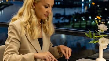 Breakfast, lunch, dinner served; international cuisine