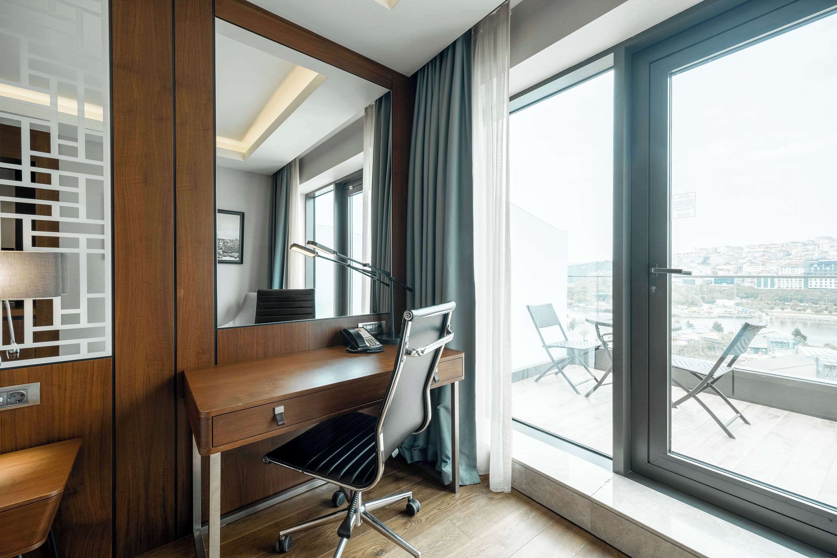 1 bedroom, premium bedding, in-room safe, desk