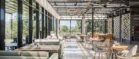 Breakfast, lunch, dinner served; international cuisine