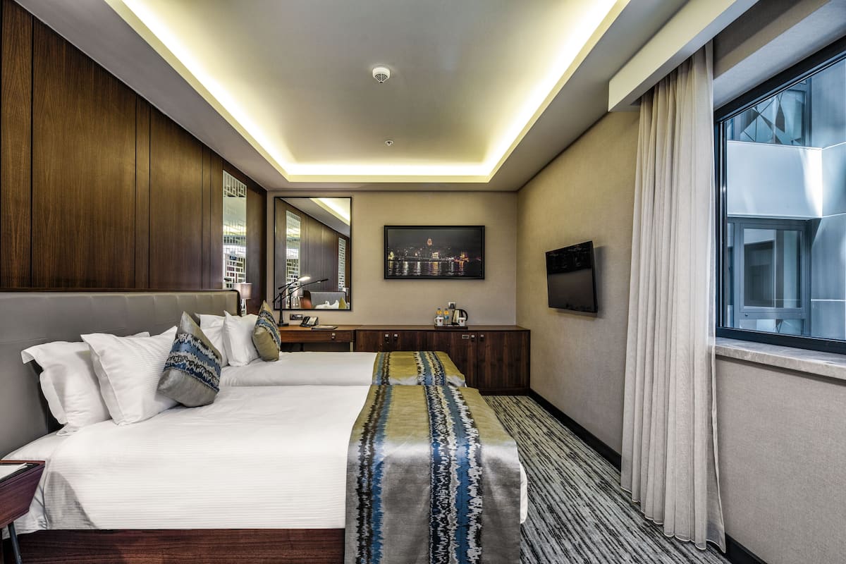 Premium bedding, in-room safe, desk, laptop workspace