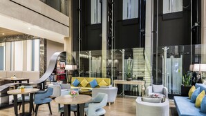 Lobby-lounge