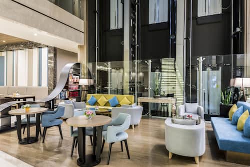 Lobby lounge