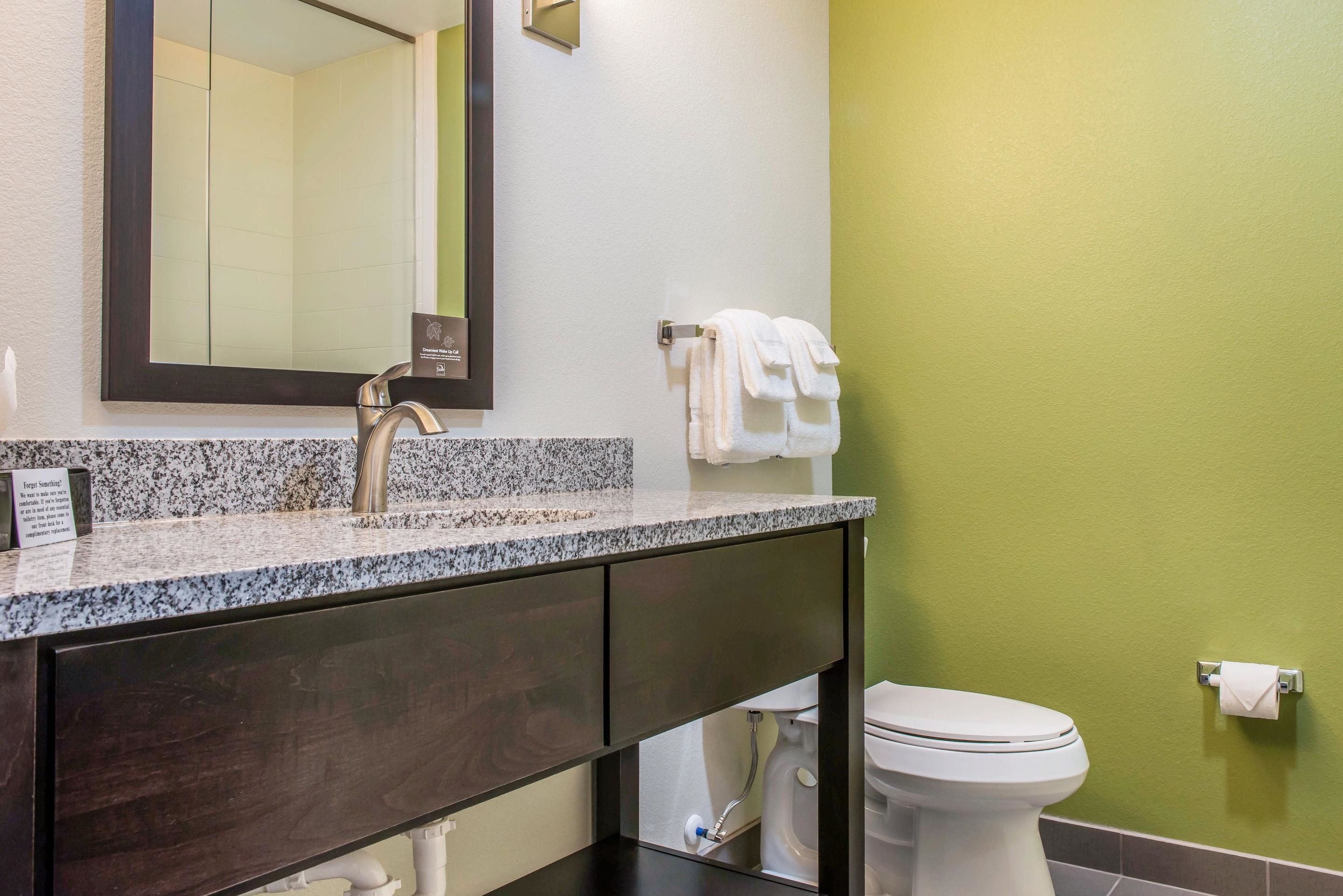 rainfall showerhead, free toiletries, hair dryer, towels