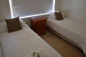 Deluxe-Haus, 6 Schlafzimmer, Bergblick | 6 Schlafzimmer, Schreibtisch, Bügeleisen/Bügelbrett, Bettwäsche