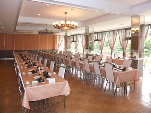 Serveert ontbijt