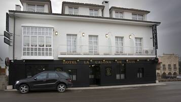 Façana frontal de l'allotjament