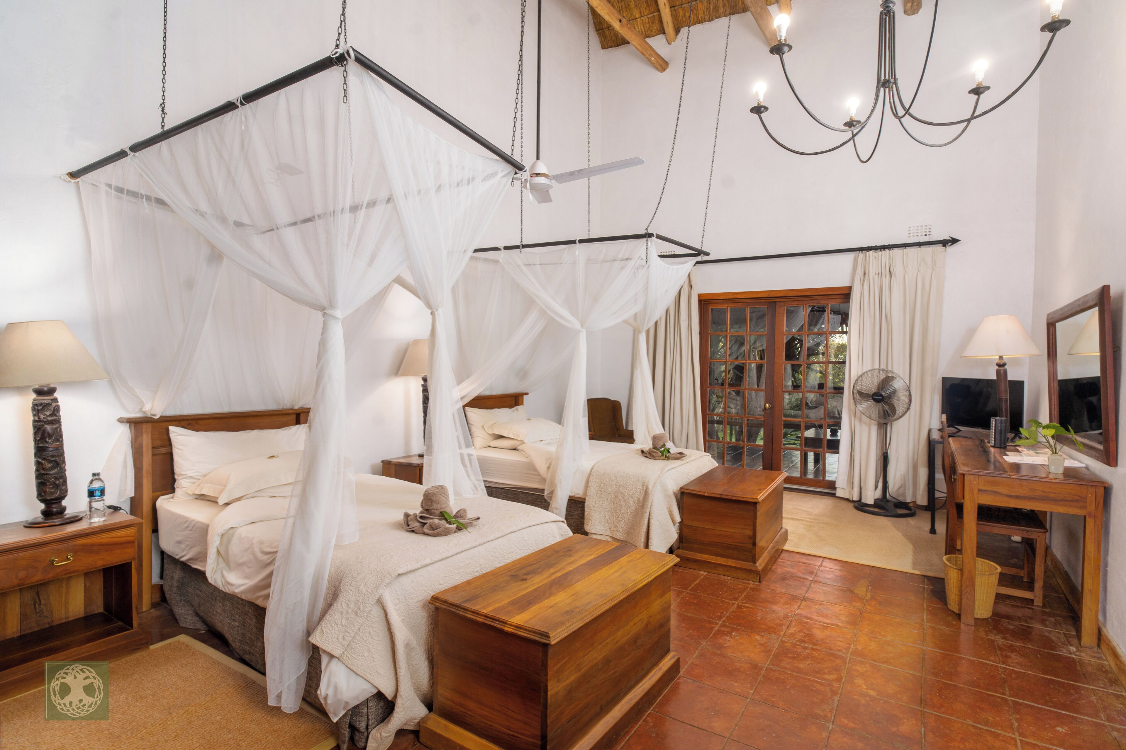 Habitación estándar con 2 camas individuales | Sábanas de algodón egipcio y ropa de cama de alta calidad