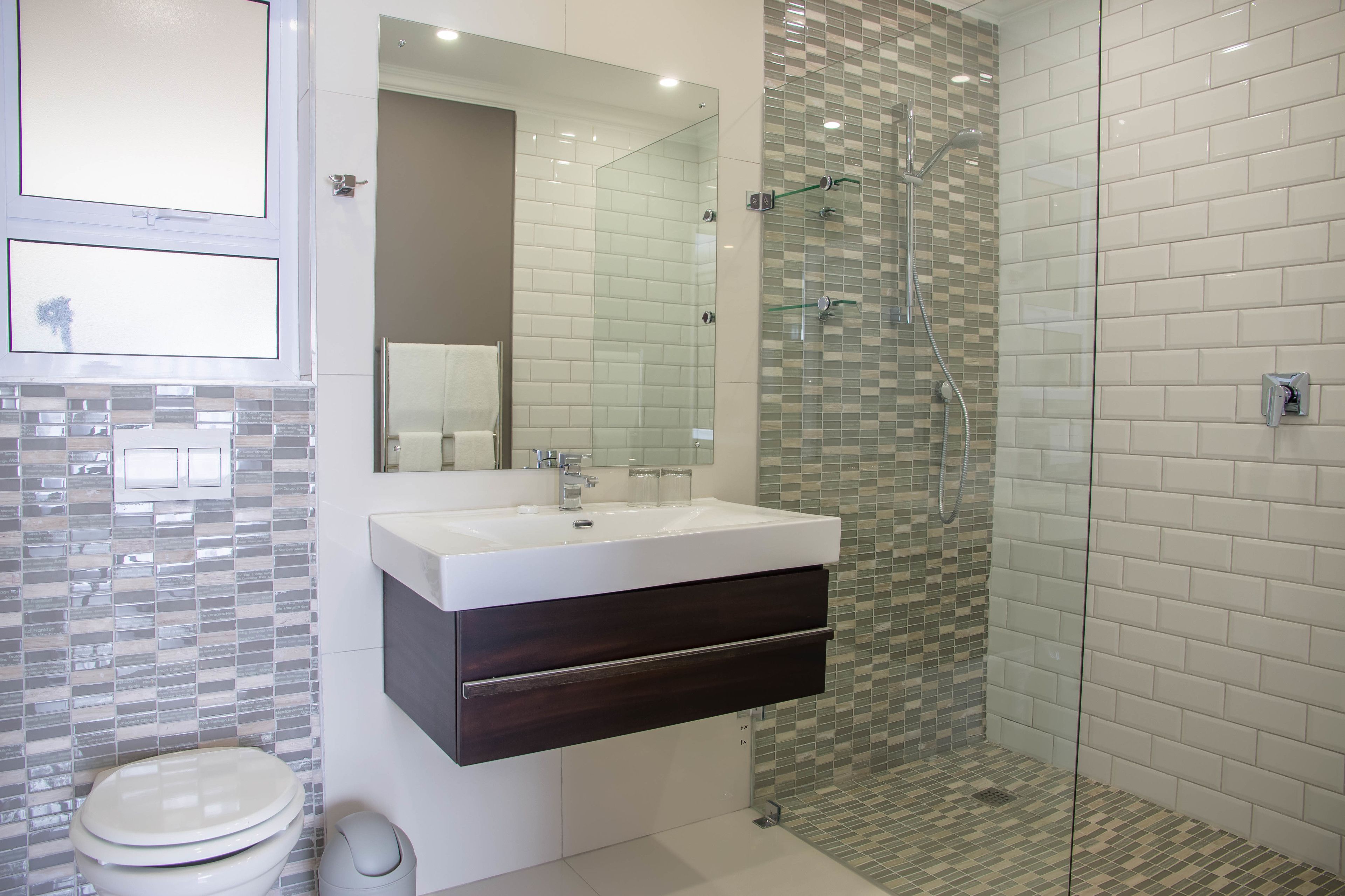 Onyx 5A | Bathroom | Free toiletries, hair dryer, towels