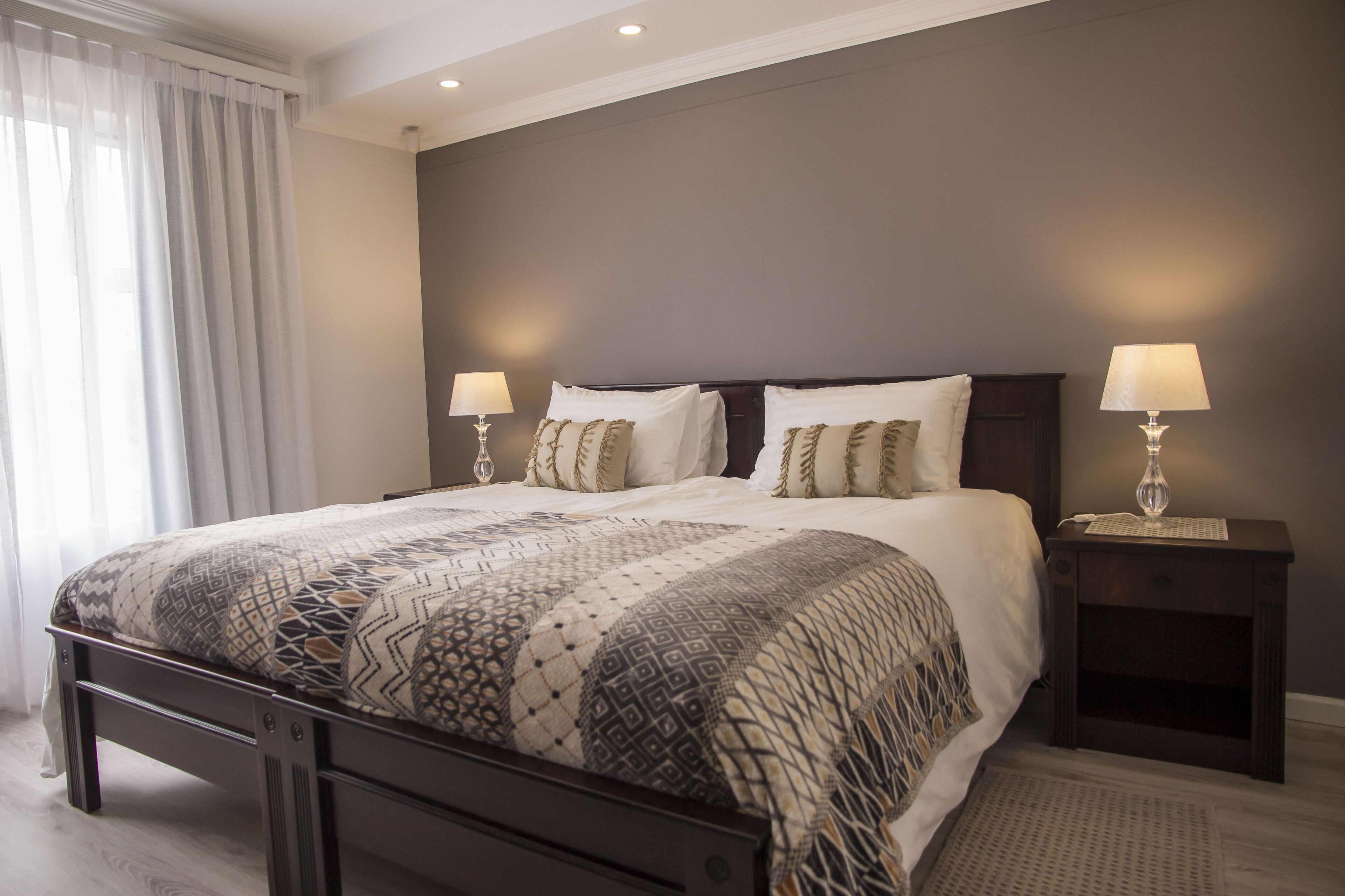 1 slaapkamer, luxe beddengoed, een kluis op de kamer, een bureau