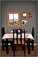 Fullur enskur morgunverður daglega (100.00 NAD á mann)