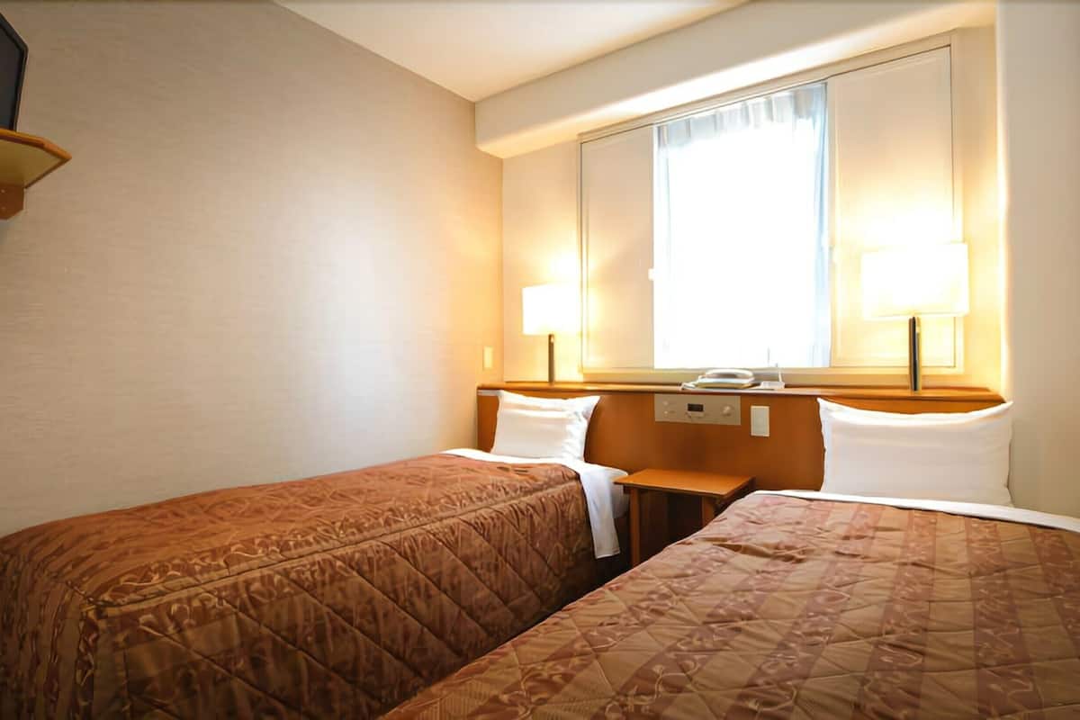 desk, iron/ironing board, free wifi