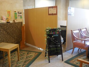 Lobby sitting area - Bells's Inn Maebashi (Maebashi)