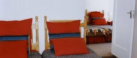 Basic Twin Room | Iron/ironing board, free WiFi