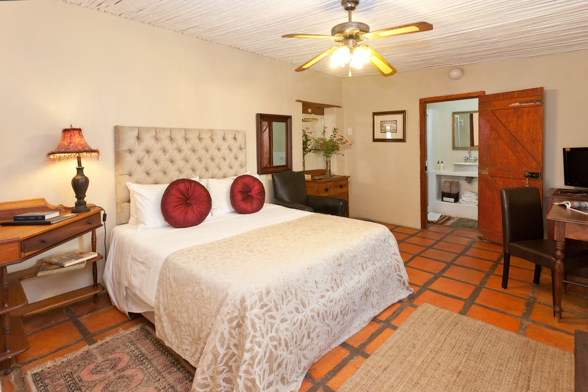 Comfort Double Room, 1 Queen Bed, Non Smoking, Garden View | Hypo-allergenic bedding, in-room safe, individually decorated