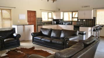 House, 2 Bedrooms (Raptors Wildlife Escapes Lodge 2) | Living room | 40-inch flat-screen TV with satellite channels, TV