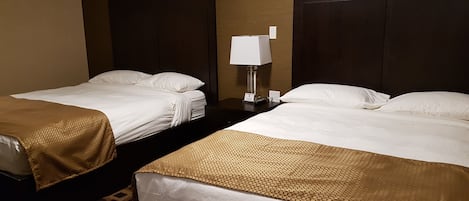 Bureau, fer et planche à repasser, Wi-Fi gratuit, draps fournis