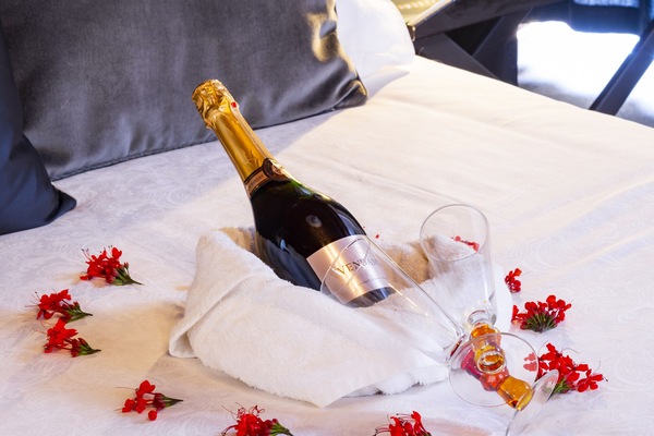 Dobbeltrom – honeymoon | 1 soverom, minibar, safe på rommet og skrivebord