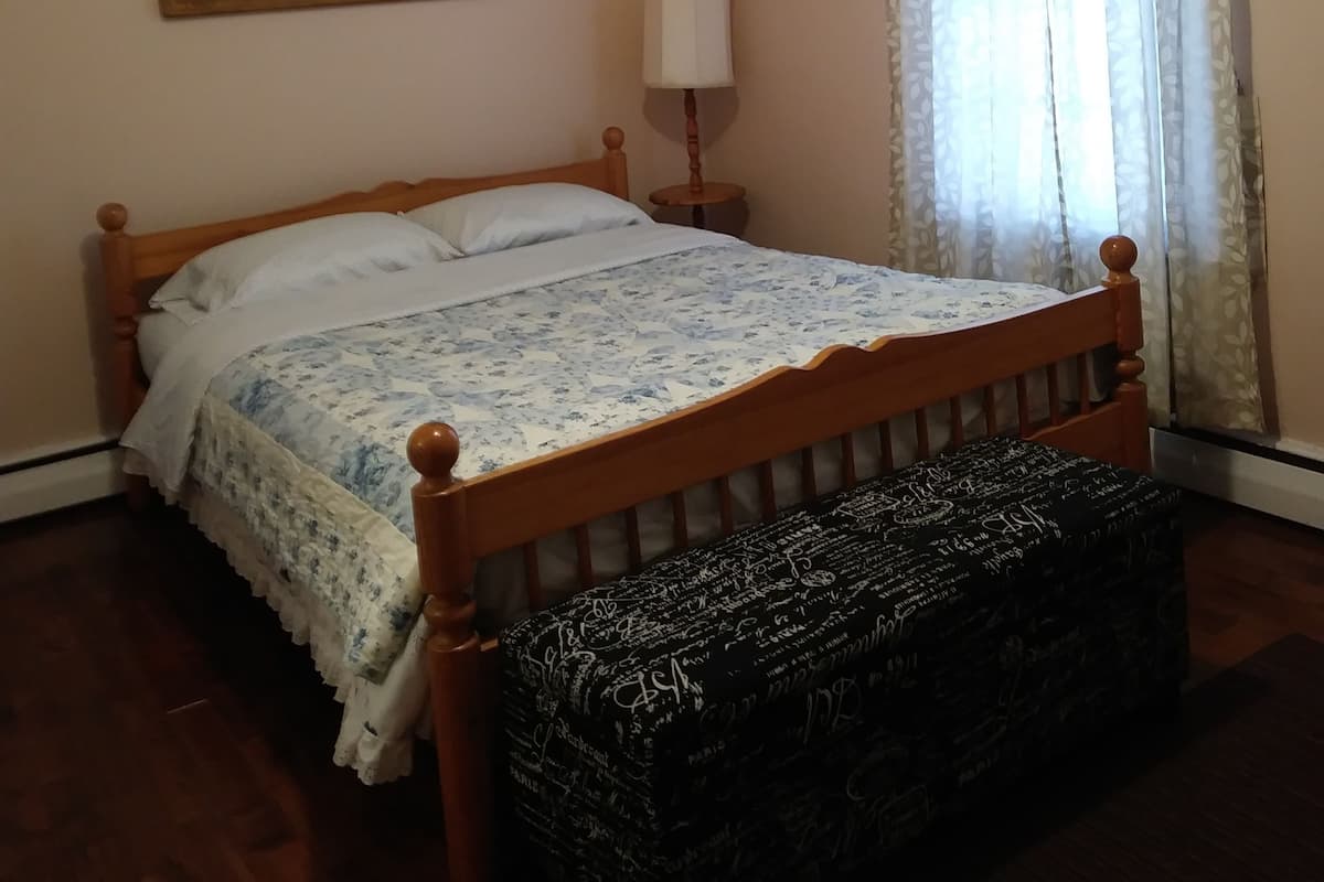 Familien-Suite, Mehrere Betten, eigenes Bad | 1 Schlafzimmer, hochwertige Bettwaren, Schreibtisch
