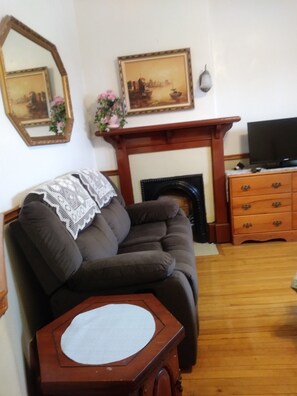 Suite Deluxe, 1 cama Queen size, baño privado | Ropa de cama de alta calidad y escritorio 